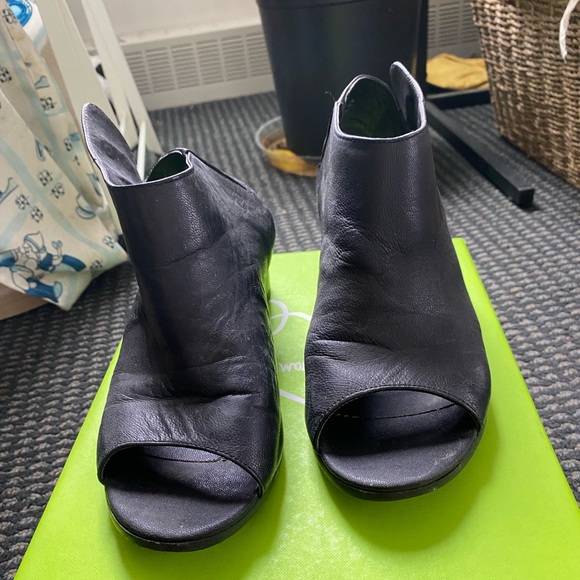 Steve Madden black heeled boot with open toe. Size 7.5 - Picture 2 of 6